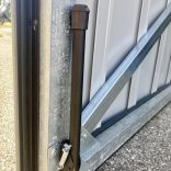 Motorkerékpár tároló fémből